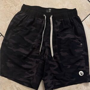 Vuori men’s kore camo short unlined.  7”.  Worn once.